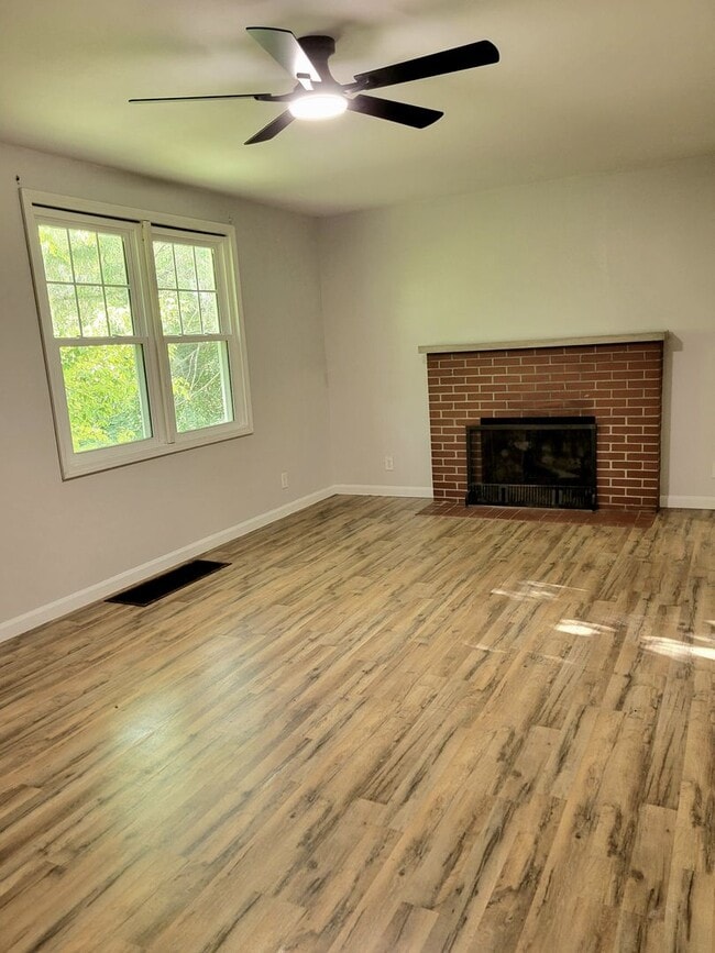 Building Photo - For Rent...300 Bethel, Collinsville