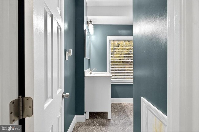 Building Photo - 2417 Washington St