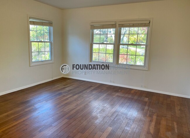 Building Photo - Charming, Light-Filled Home in Coveted Forbes/Sun Valley Neighborhood!  FOUNDATION