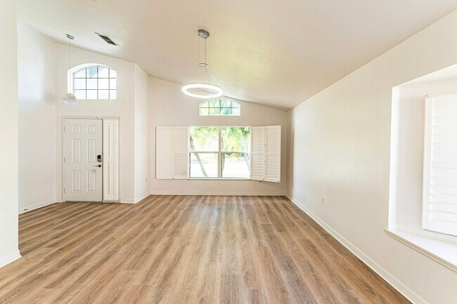 Building Photo - 1613 Crown Hill Blvd