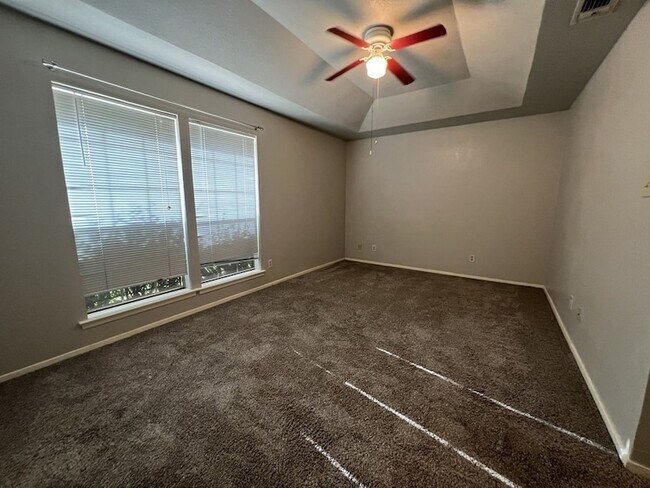 Building Photo - 4011 Ridgebrook Dr