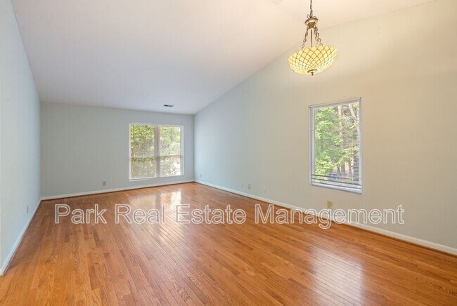 Building Photo - 201 Howell St