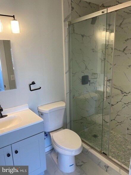Building Photo - 2214 Deerfern Crescent