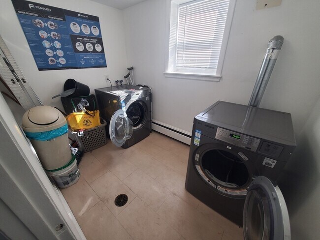 Building Photo - 433 B Sea St