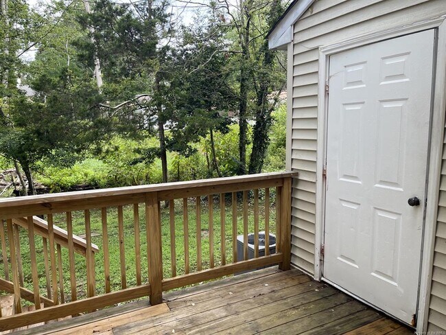 Building Photo - 158 Albemarle Dr
