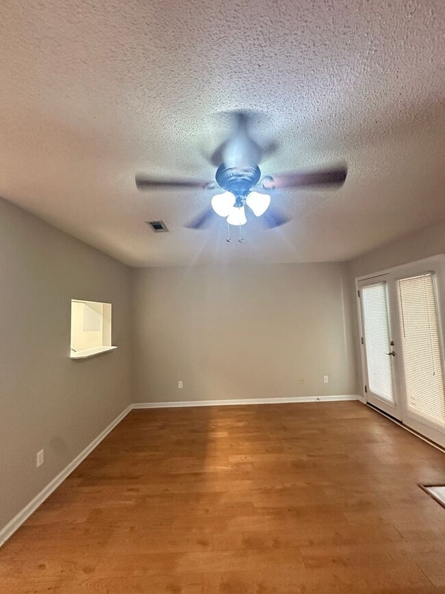Building Photo - Briarwood West!!!  1/2 OFF FIRST MONTH REN...