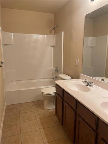 Building Photo - 10688 Midway Dr