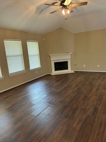 Building Photo - 25111 Country Gate Dr