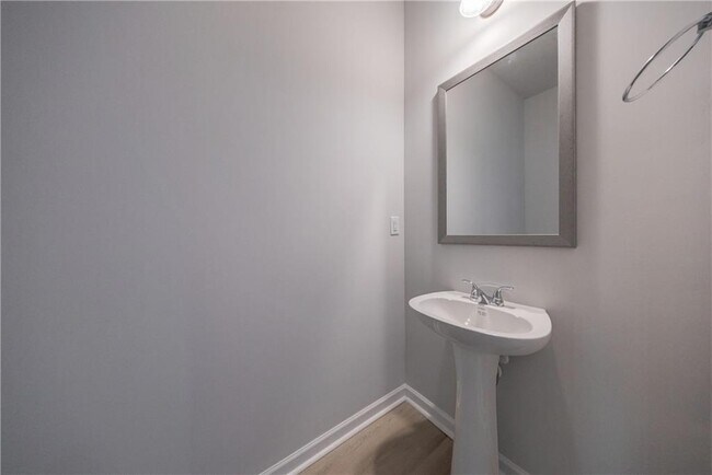 Building Photo - 931 Park Pl St