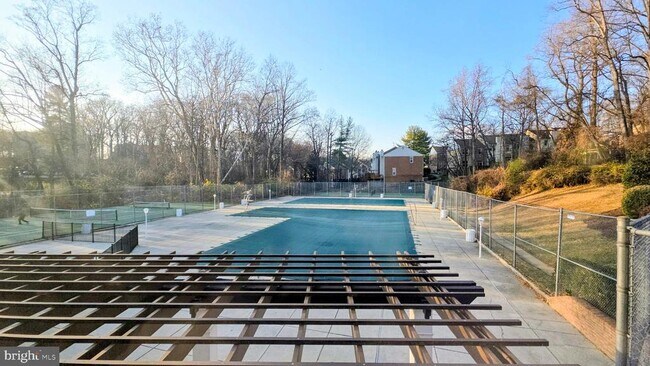 Building Photo - 10636 Montrose Ave