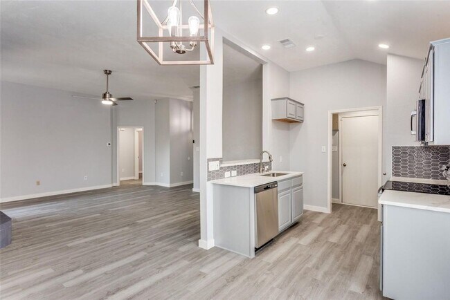 Building Photo - 752 Dema Ln