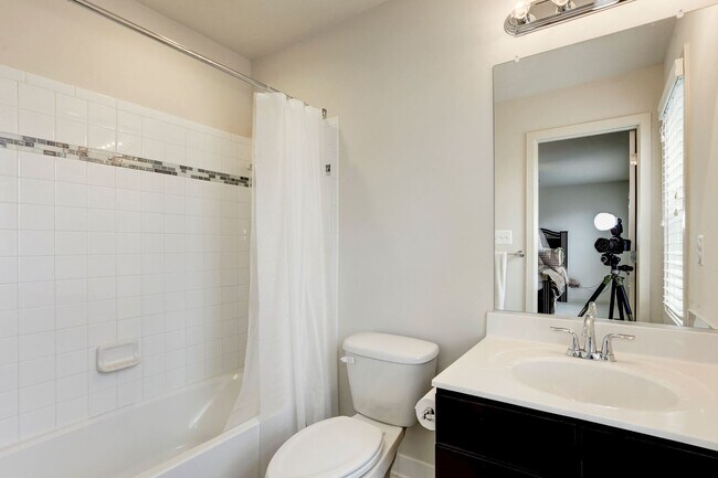 Building Photo - 3 Bed 4.5 Bath - Silver Spring Townhouse i...