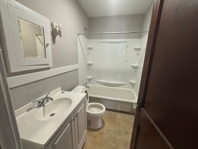 Building Photo - Very nice 2 bedroom