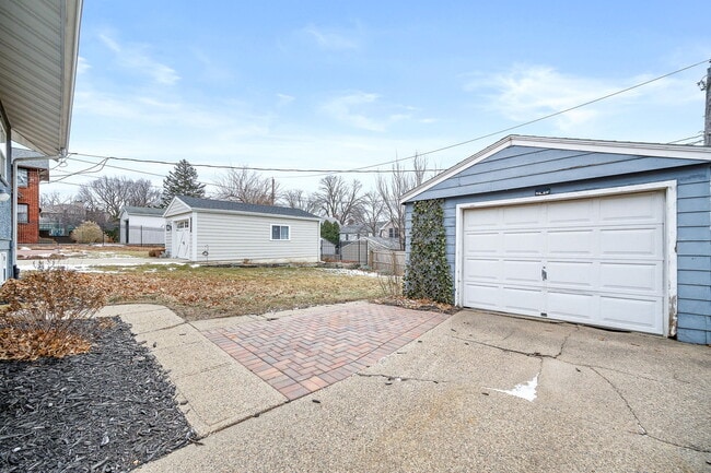 Building Photo - 4524 Waveland Ct