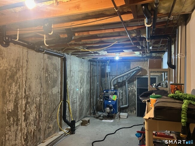 Building Photo - 332 Shore Dr