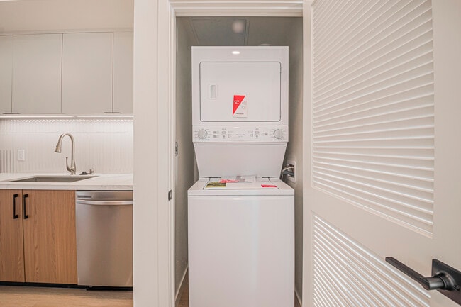 Building Photo - 856 S Gramercy Dr