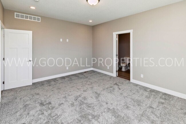 Building Photo - Stunning ranch-style home in Altoona featuring 4 bedrooms and 3 bathrooms, with a finished walk-o...