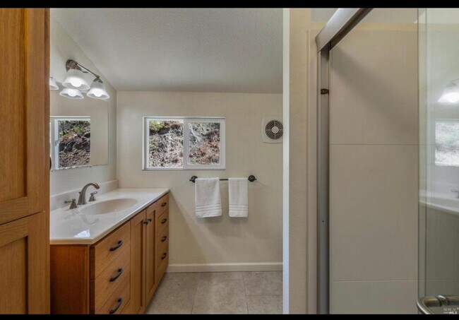 Building Photo - Unique large 1 bedroom 1 bath 4 car garage!!!