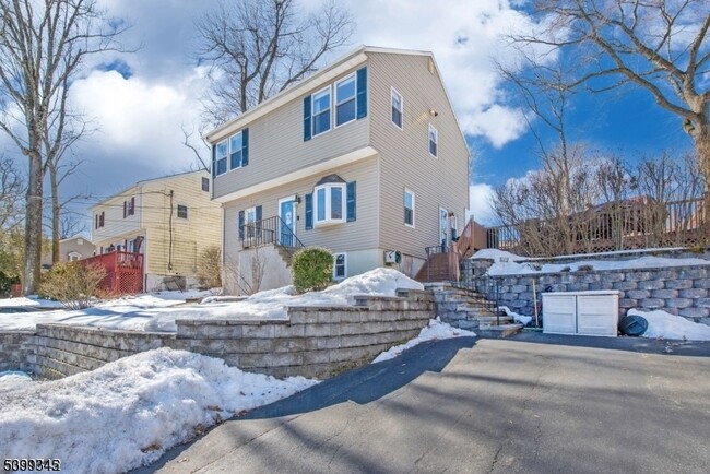 Building Photo - 499 Diamond Spring Rd