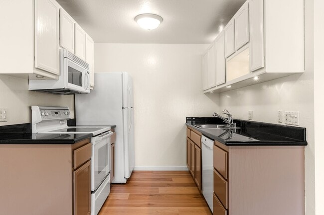 Building Photo - Modern Oakland Living: New Floors, Private Balcony, and Parking