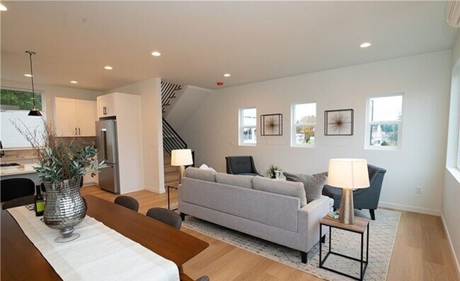 Building Photo - Air-Conditioned Seattle Townhome with Rooftop Deck & Mt. Rainier Views