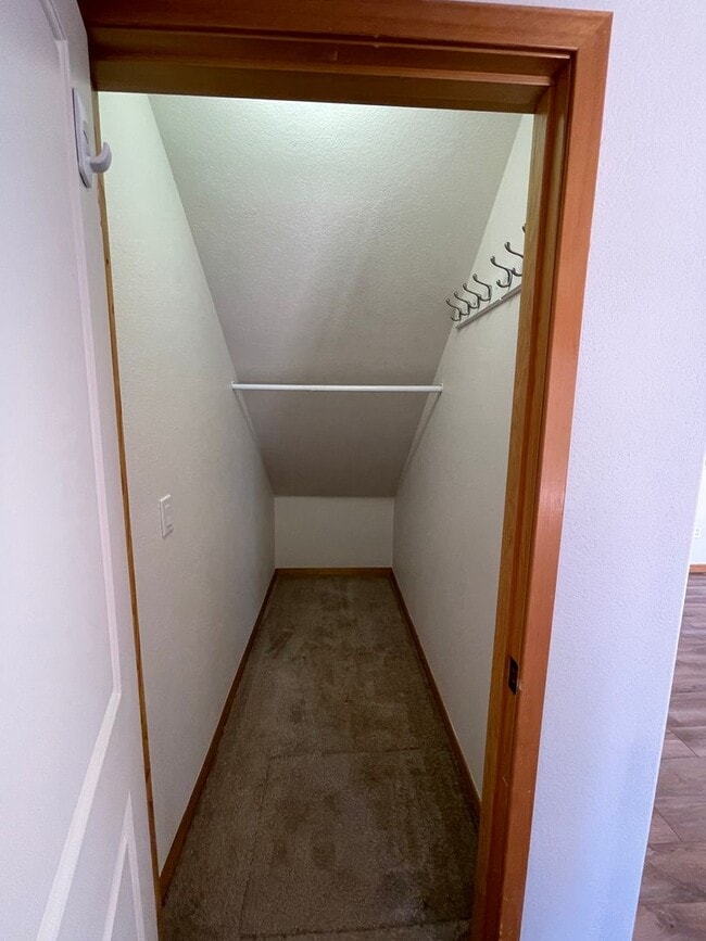Building Photo - Spacious 3-Bed Home with Private Baths