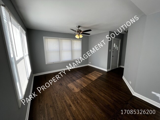 Building Photo - Oak Lawn - 3 Bedroom Single Family Home