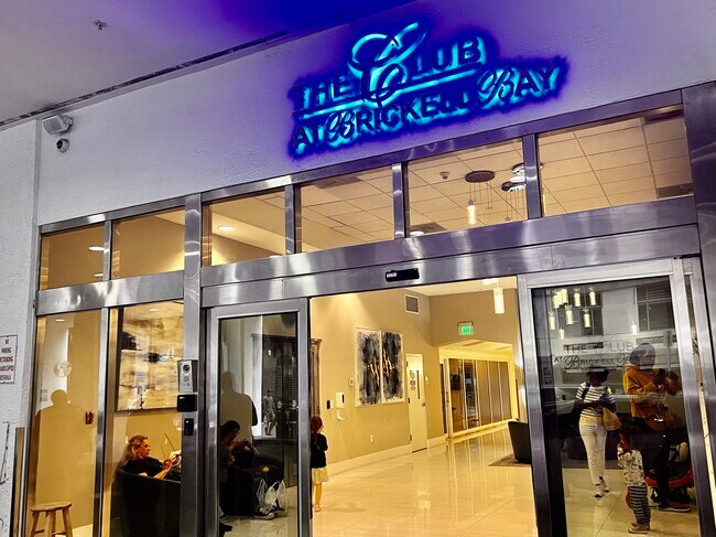 Building Photo - 1200 Brickell Bay Dr