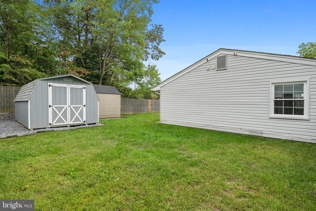 Building Photo - 2106 Dennis Rd