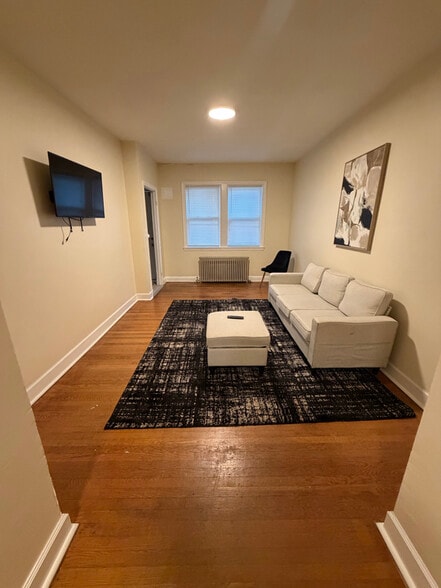 Building Photo - 507 E Cold Spring Ln