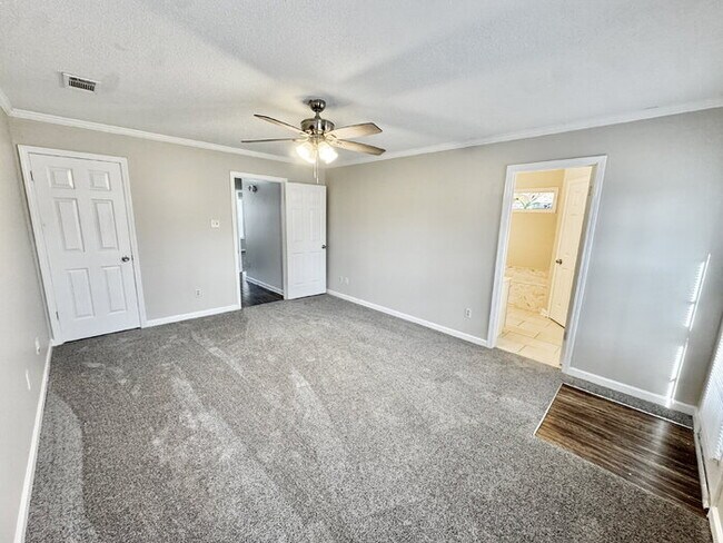 Building Photo - 8569 Kings Cross Cove