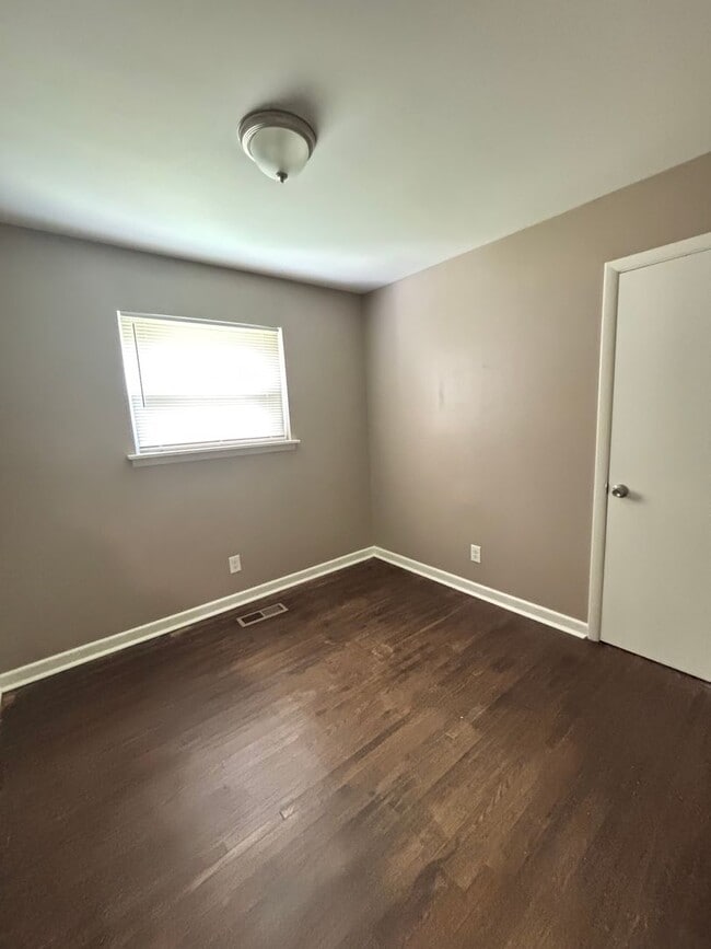 Building Photo - 7406 Twin Oaks Rd