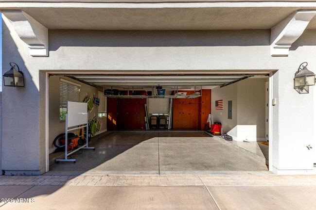 Building Photo - 2013 E Mallory St