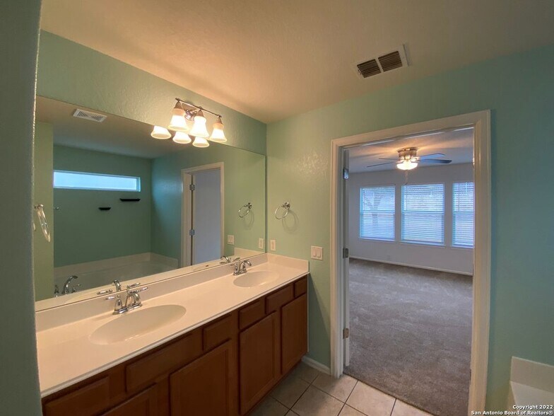 Building Photo - 3708 Greenridge