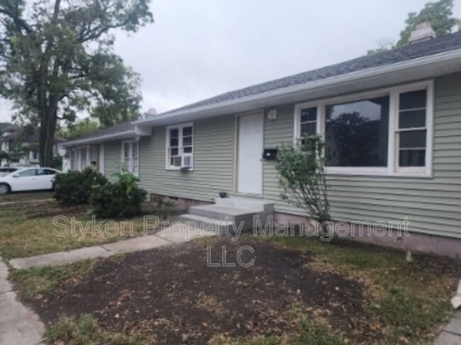 Primary Photo - 203 S Elm Ave