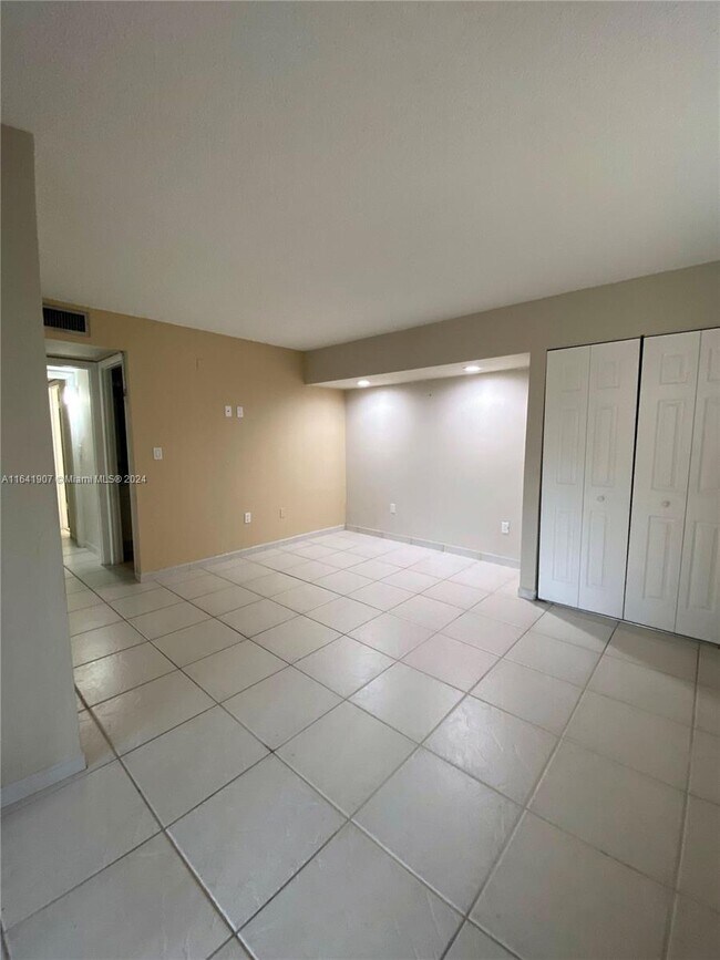 Building Photo - 11207 SW 88th St