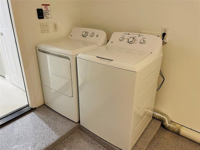 Building Photo - 3307 Golden Trails Dr