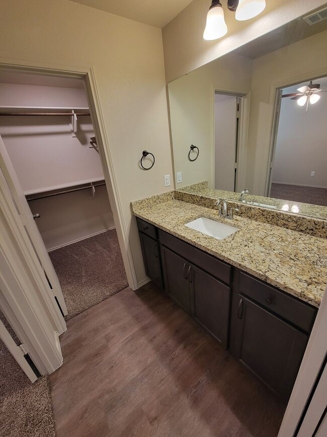 Building Photo - Bryan -3 bedroom / 2 bath / 2 car garage / Large fenced in back yard.