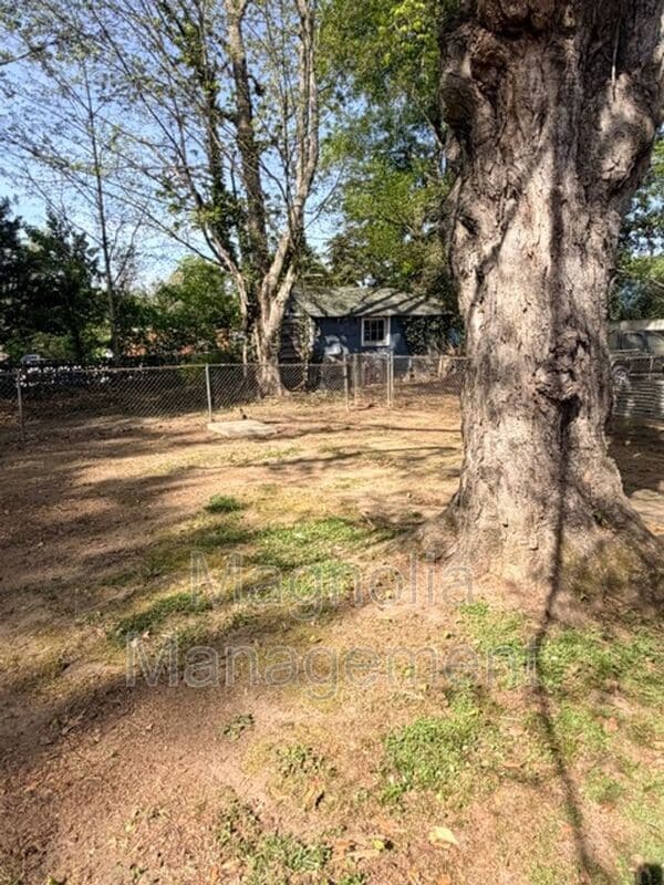 Building Photo - 503 Young St