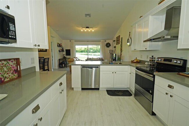 Building Photo - 1690 Zenith Way