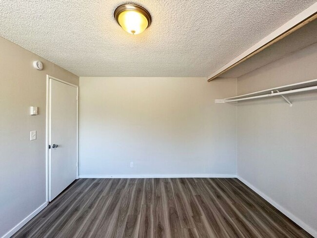 Building Photo - 1115 W 6th Ave