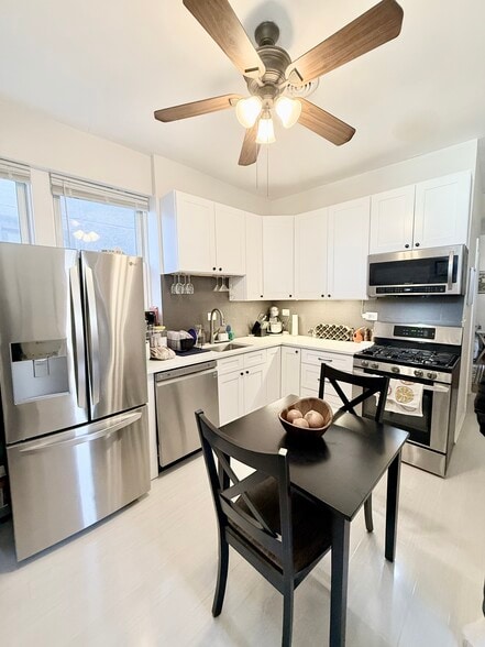 Building Photo - 2246 W Armitage Ave