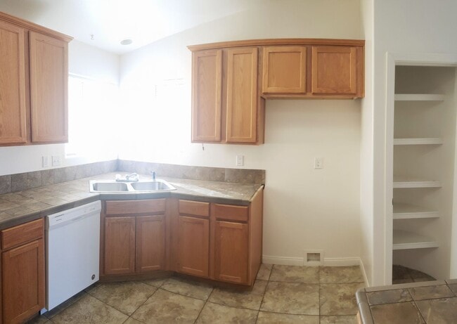 Building Photo - COMING SOON 4 bed 2 bath home in Upper Friendly Hills Area