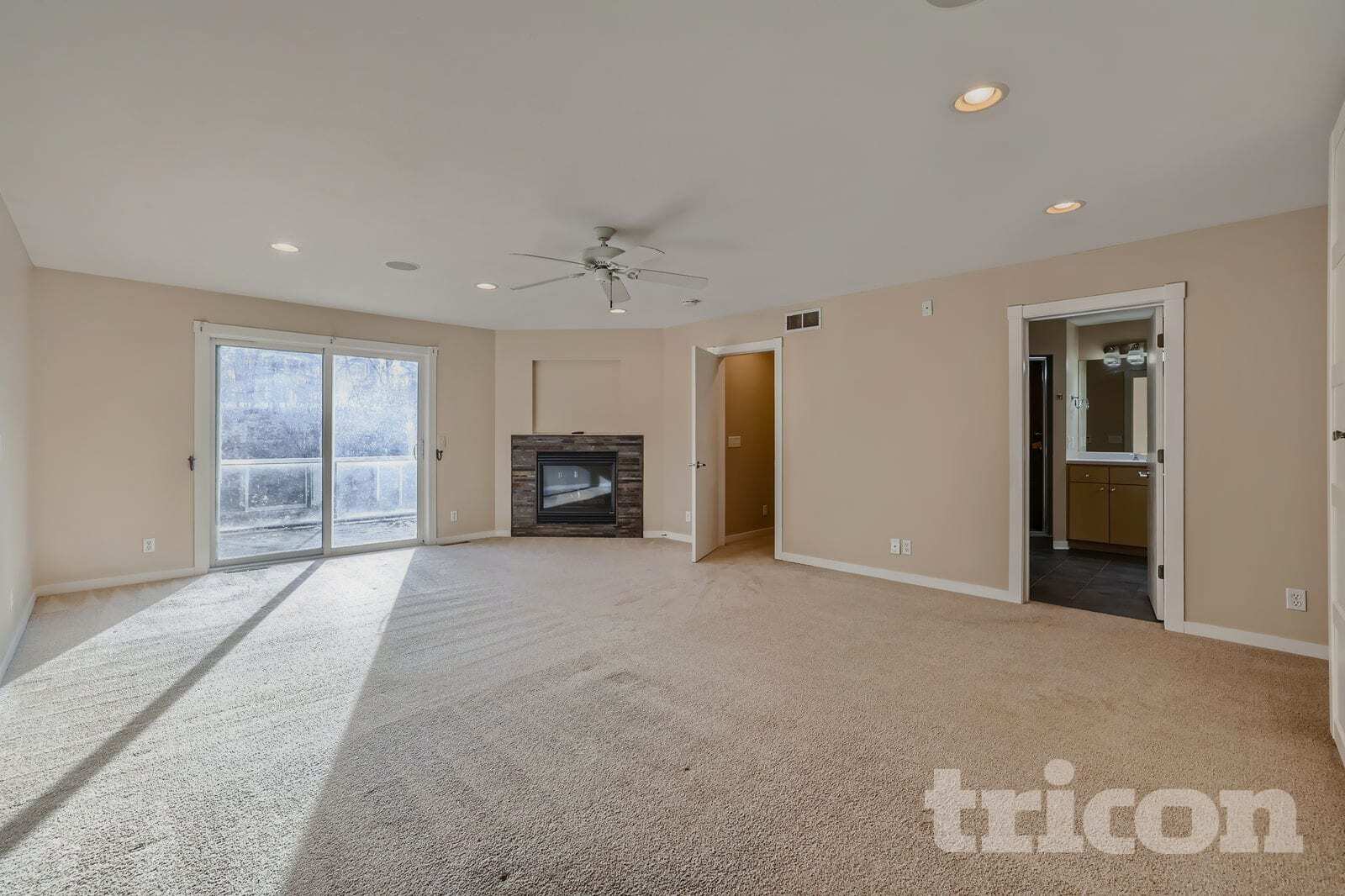 Building Photo - 5 Oak Shore Dr