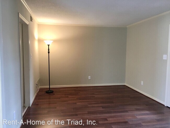 Building Photo - 3 br, 2.5 bath House - 4815 Tower Road E