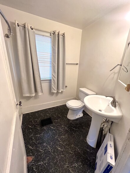 Building Photo - 1007 Mahlon St