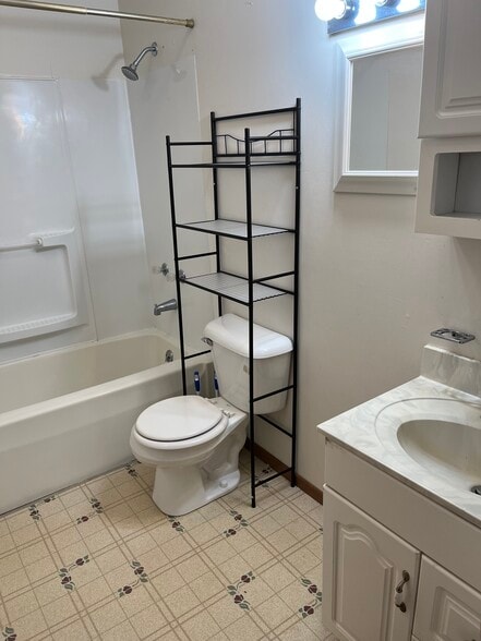 downstairs bathroom - 406 W 3rd St