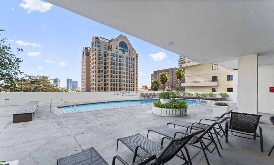 Building Photo - 10501 Wilshire Blvd