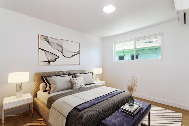 Building Photo - 713 New Depot St