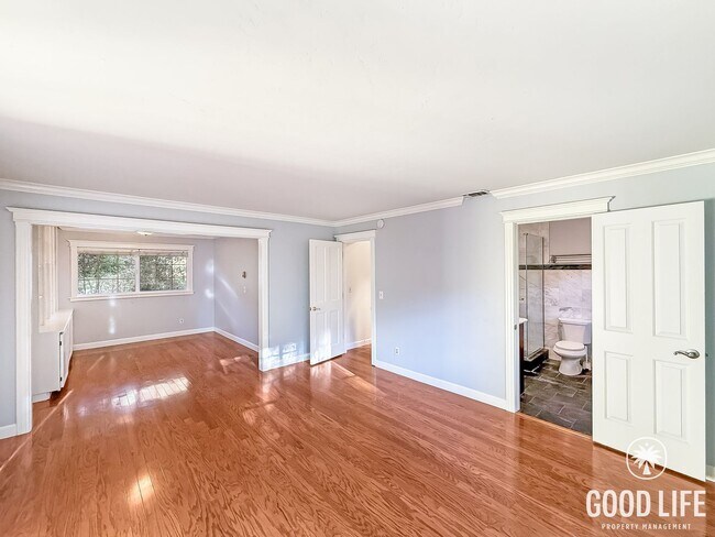 Building Photo - Beautiful 3Bd/2Ba Home On Over an Acre Lot!